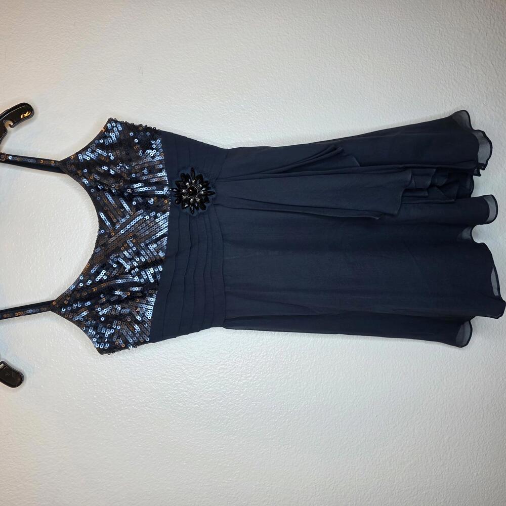 BCBG Navy Sequined cocktail dress fit and flare flowy embelished Women's size 2